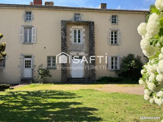 Maison 11 pièces 465 m²