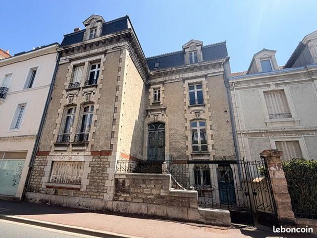 Maison 11 pièces 480 m²