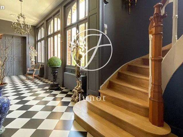 Maison 11 pièces 480 m²