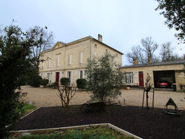 Maison 11 pièces 487 m²