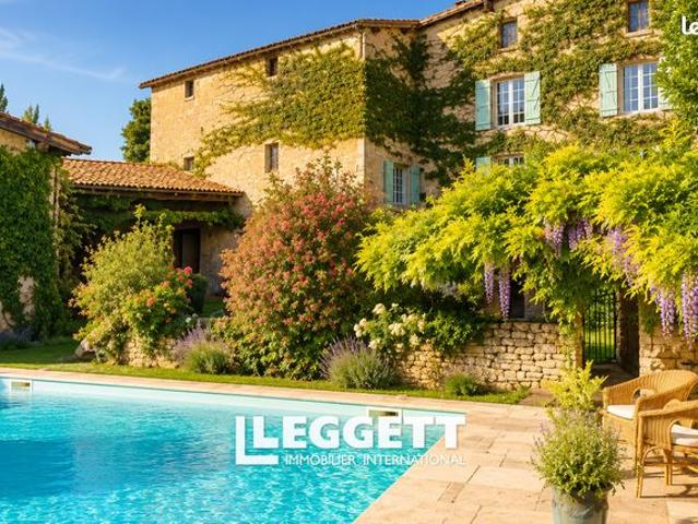 Maison 11 pièces 487 m²