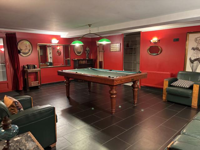 Maison 11 pièces, 400 m² à louer à Saint Cyr au Mont d'Or 69450