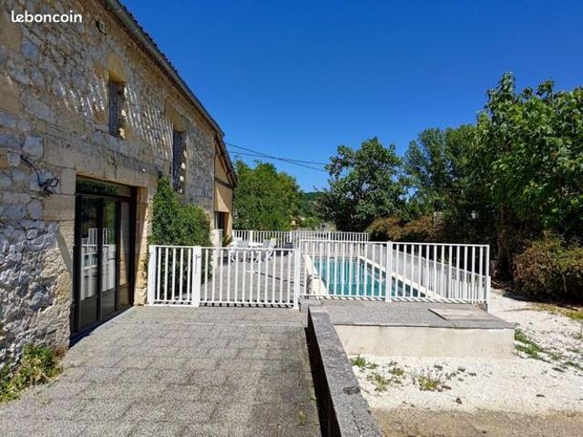 Maison 11 pièces 400 m²