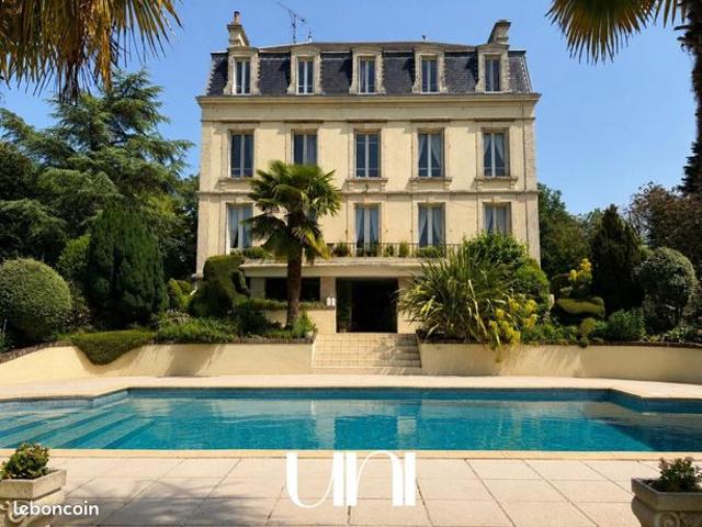 Maison 11 pièces 400 m²