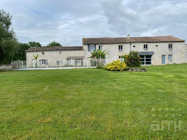 Maison 11 pièces 400 m²