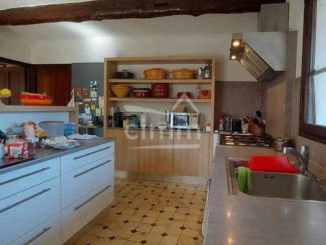 Maison 11 pièces 400 m²