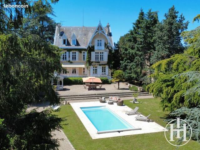 Maison 11 pièces 416 m²