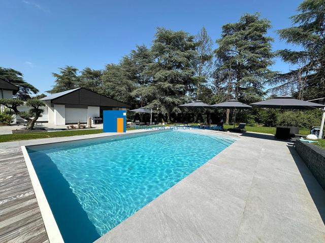 Maison 11 pièces 433 m²