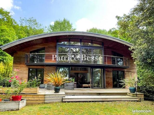 Maison 11 pièces 540 m²