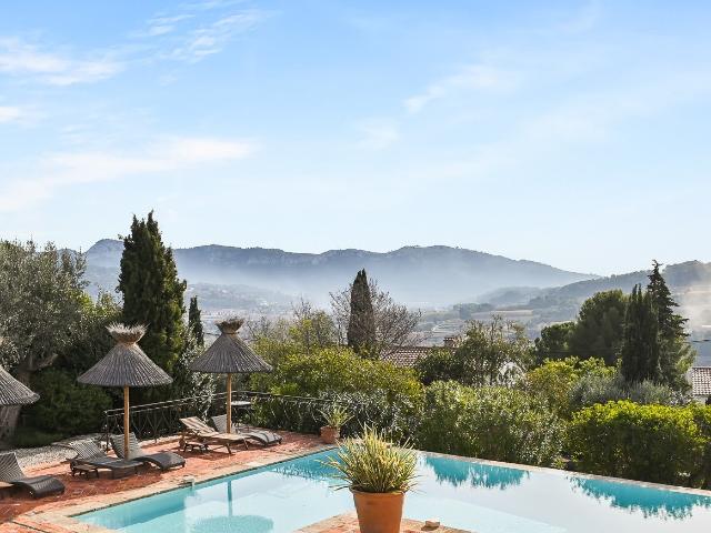 Maison 11 pièces 560 m²