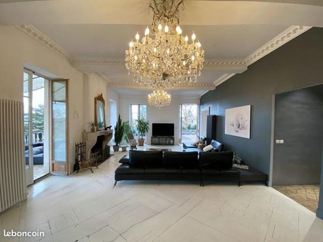 Maison 11 pièces 570 m²