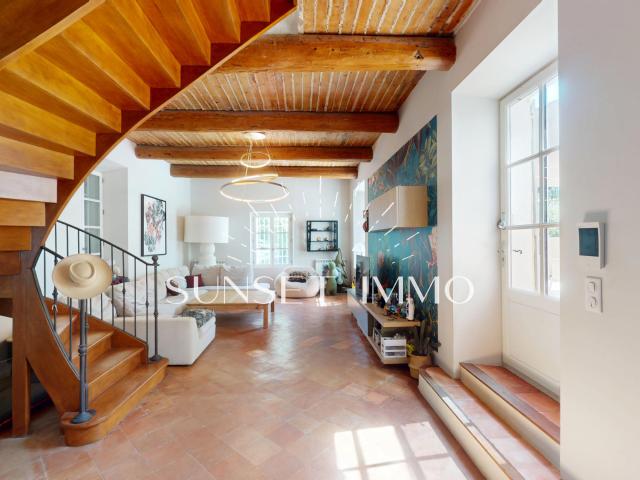 Maison 11 pièces 670 m²
