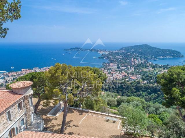 Maison 11 pièces 700 m²