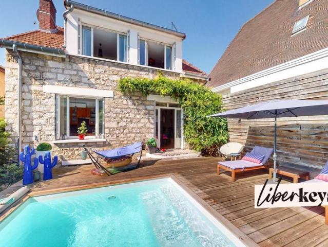 Maison 127m² avec piscine, jardin, terrasse, sous sol et double parking à Gagny
