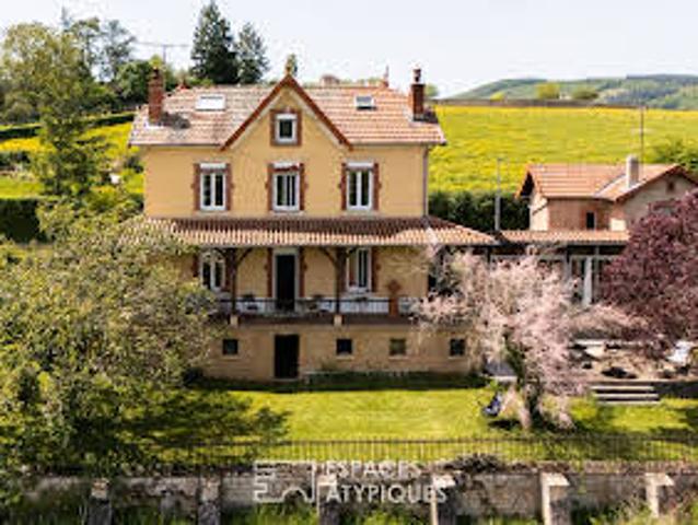 Maison contemporaine avec jardin et terrasse