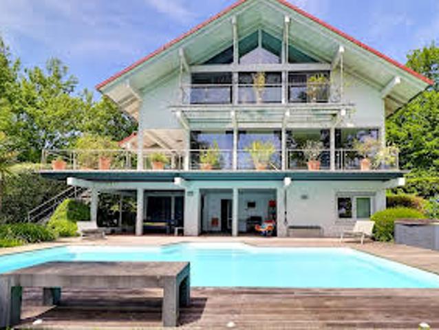 Maison avec piscine et terrasse