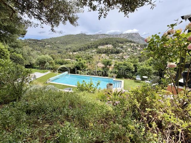 MAISON 123 M2 AVEC PISCINE ET GARAGE