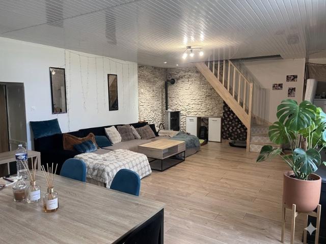 Maison à vendre 5 pièces GREZAC 17 12 min de l'océan atlantique