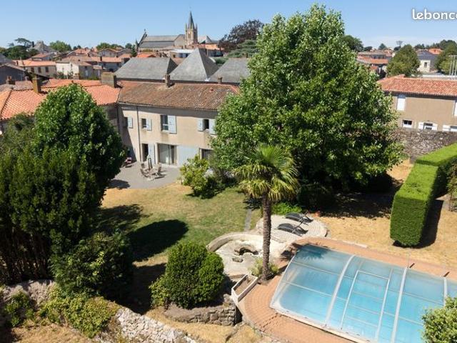 Maison 12 pièces 241 m²