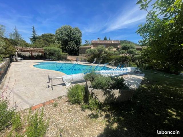 Maison 12 pièces 242 m²