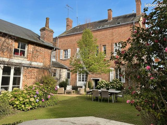 Maison 12 pièces 242 m²