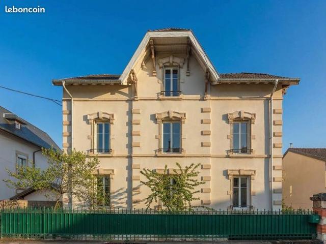 Maison 10 pièces 244 m²