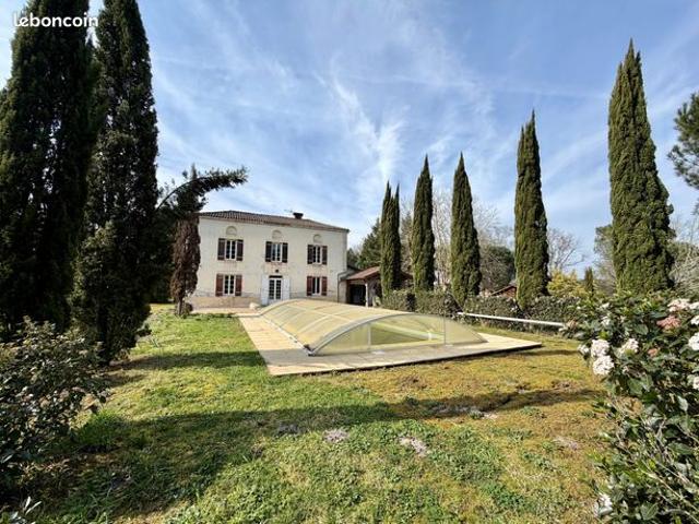 Maison 12 pièces 244 m²