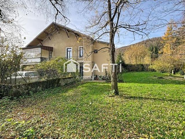 Maison 12 pièces 250 m²