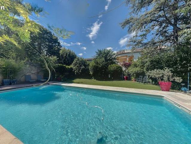 Maison 12 pièces 250 m²