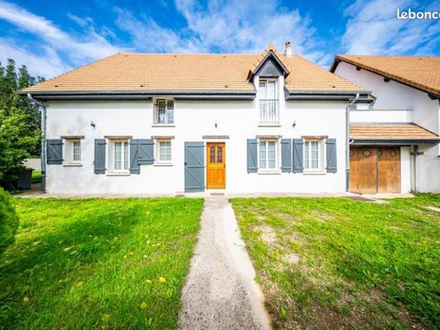 Maison 12 pièces 251 m²
