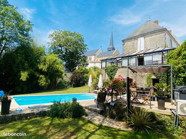 Maison 12 pièces 252 m²