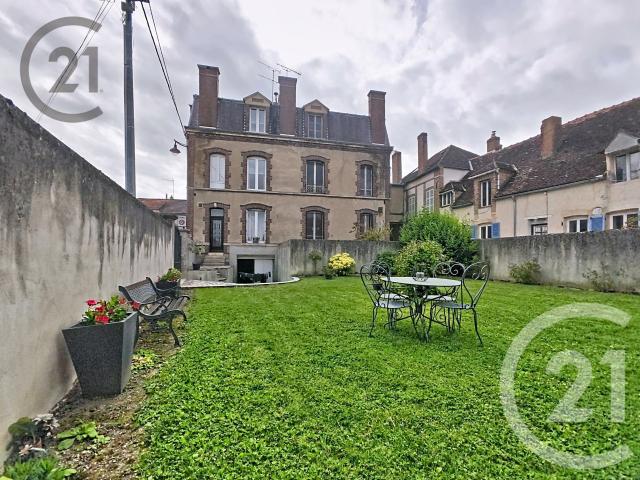 Maison 12 pièces 259 m²