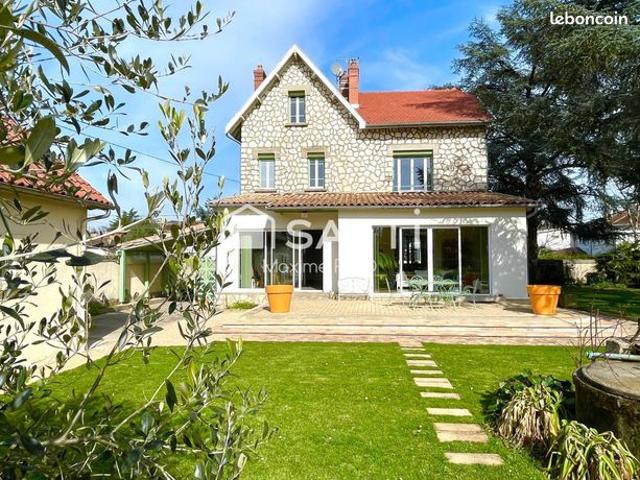 Maison 12 pièces 260 m²