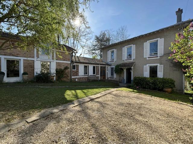 Maison 12 pièces 261 m²
