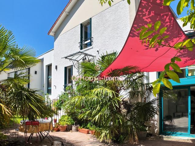 Maison 12 pièces 262 m²