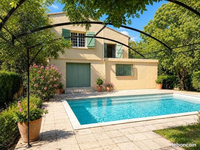 Maison 12 pièces 265 m²
