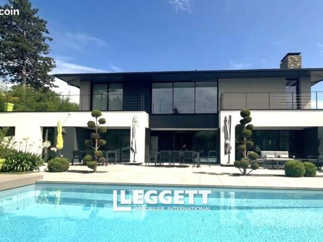 Maison 12 pièces 265 m²