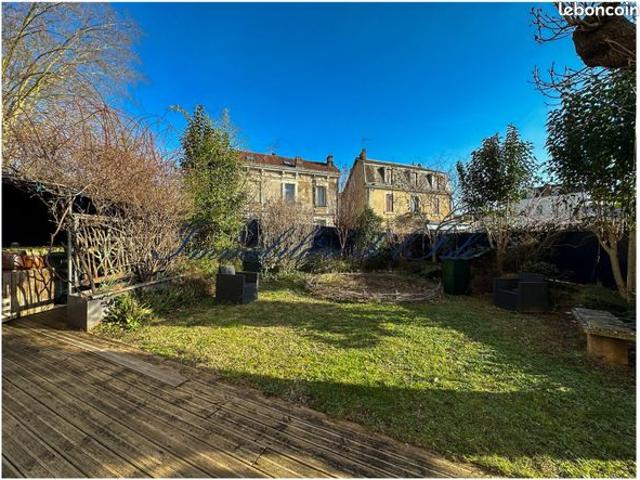 Maison 12 pièces 266 m²