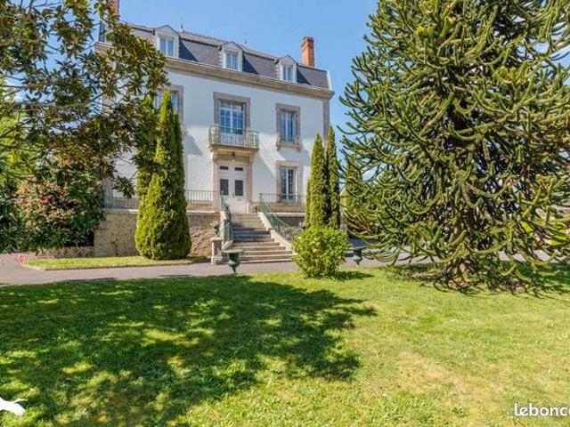 Maison 12 pièces 268 m²