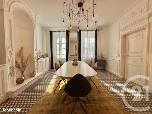 Maison 12 pièces 273 m²