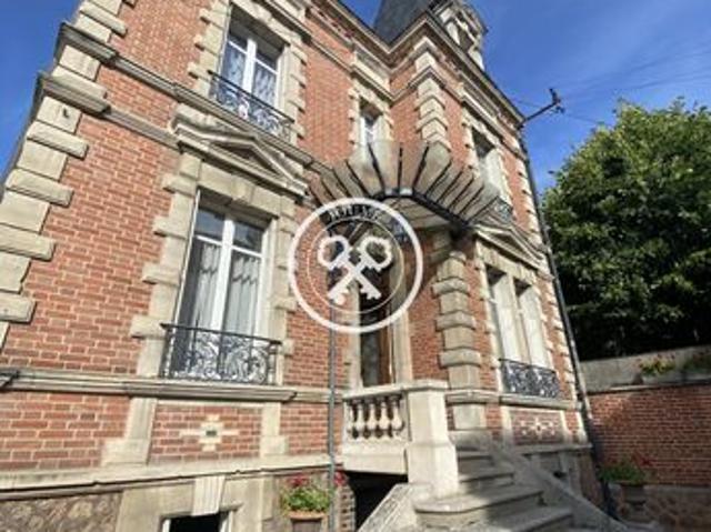 Maison 11 pièces 237 m²