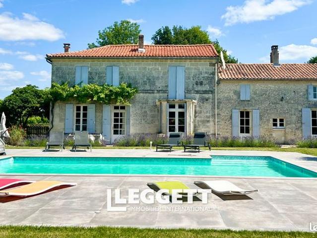 Maison 12 pièces 275 m²