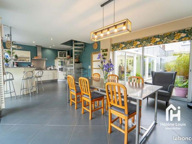 Maison 12 pièces 275 m²