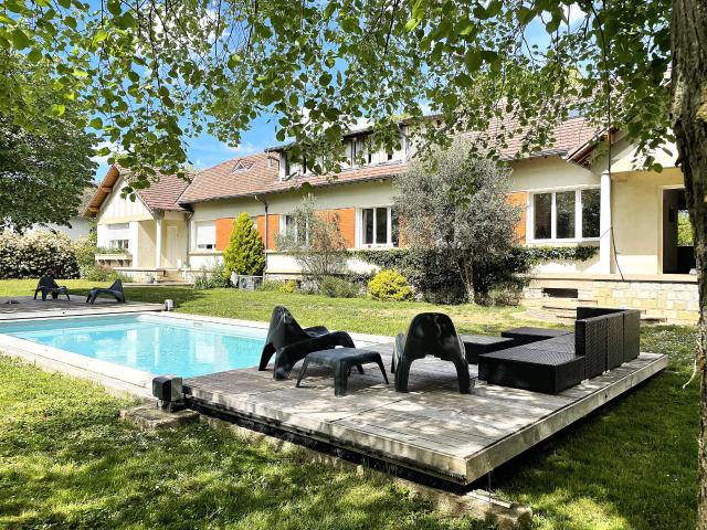 Maison 12 pièces 280 m²