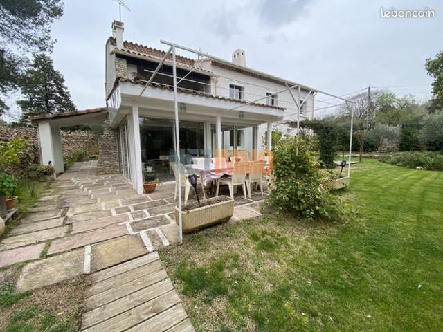 Maison 12 pièces 281 m²