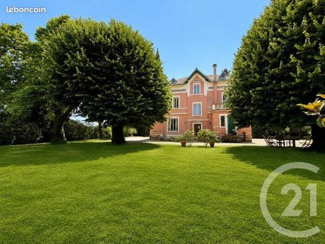 Maison 12 pièces 290 m²