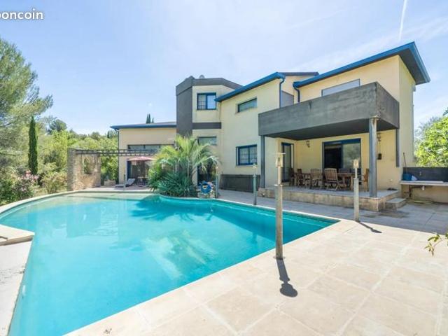 Maison 12 pièces 290 m²