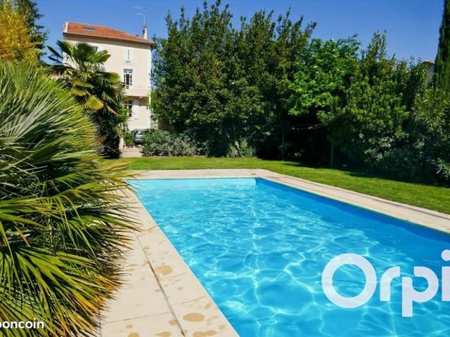 Maison 12 pièces 294 m²