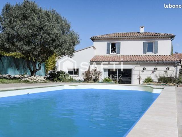 Maison 12 pièces 200 m²