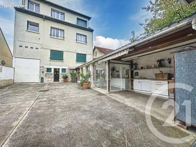 Maison 12 pièces 213 m²